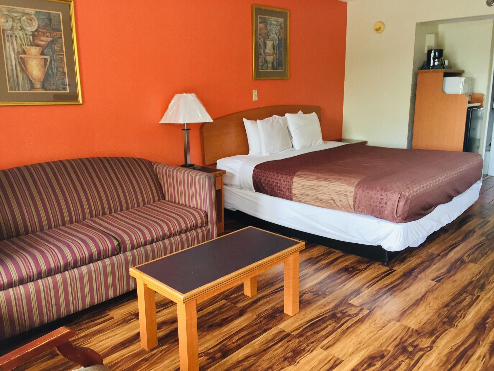 Bear Mount Inn & Suites Pigeon Forge Exterior photo