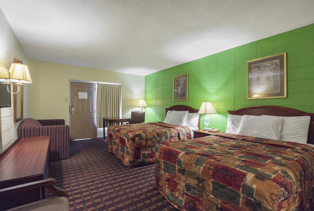 Bear Mount Inn & Suites Pigeon Forge Exterior photo