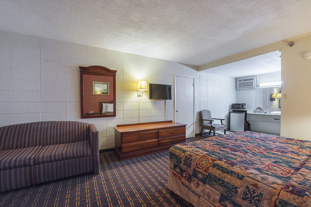 Bear Mount Inn & Suites Pigeon Forge Exterior photo