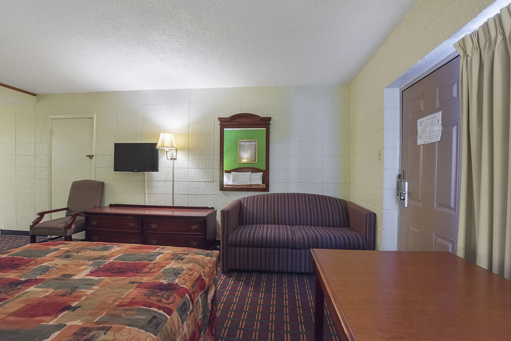 Bear Mount Inn & Suites Pigeon Forge Exterior photo