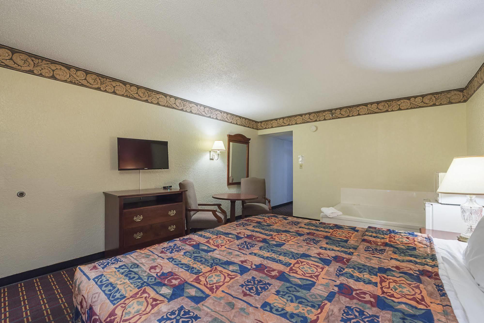 Bear Mount Inn & Suites Pigeon Forge Exterior photo