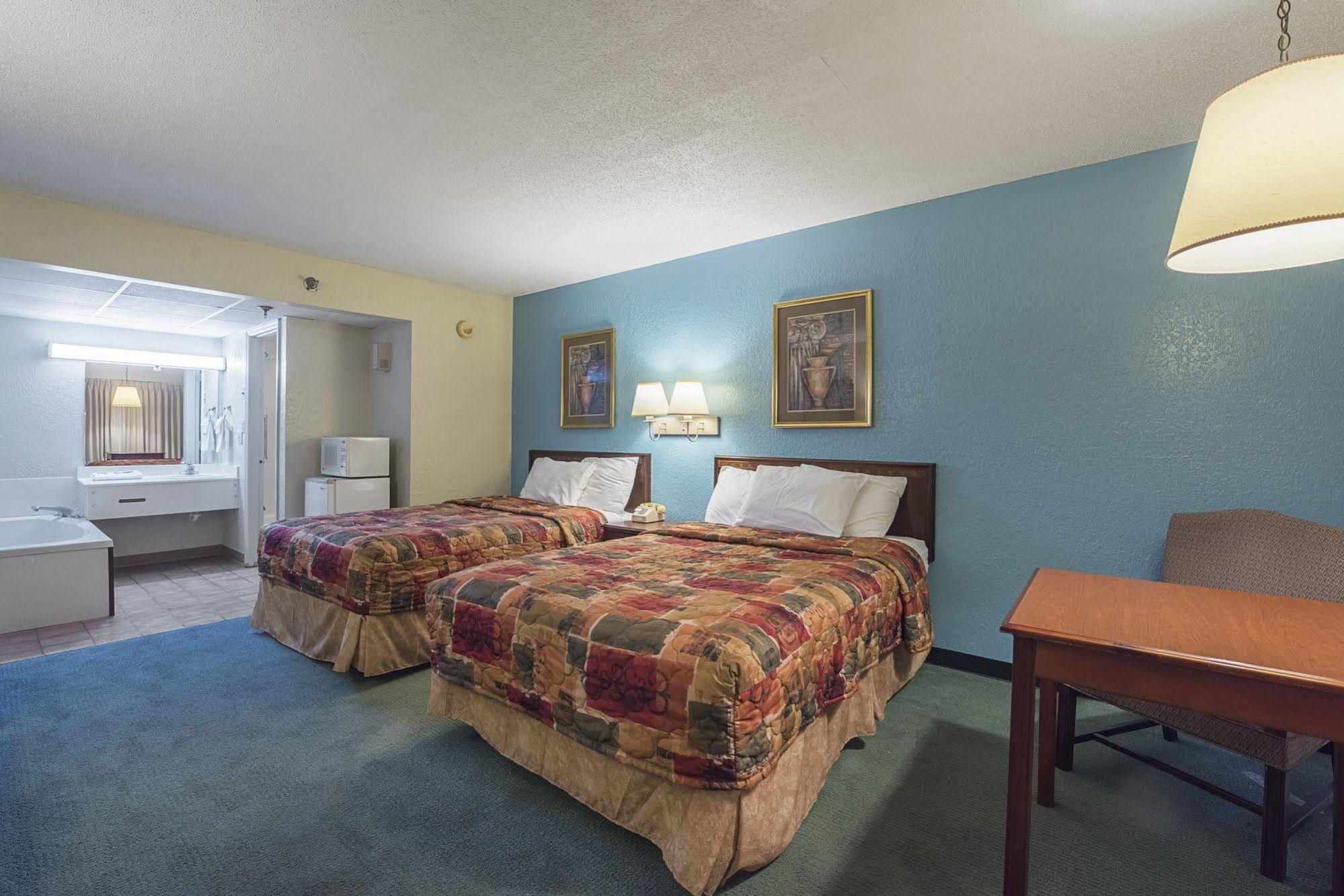 Bear Mount Inn & Suites Pigeon Forge Exterior photo